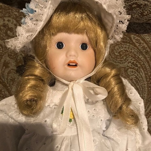 BRINN’S musical vintage doll -it’s a small world - Picture 3 of 8